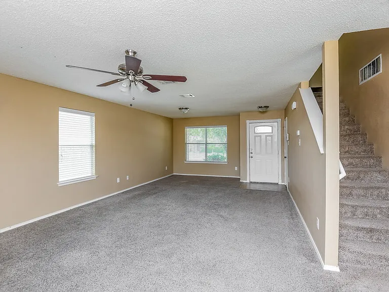 949 Canary Dr — Photo 7