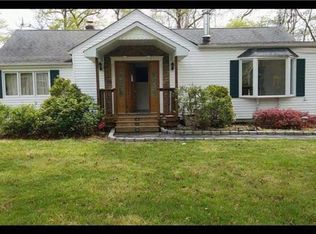 98 Putnam Ave, Patchogue, NY 11772