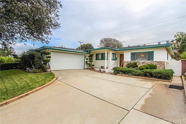 1st image of 420 Camino De Encanto