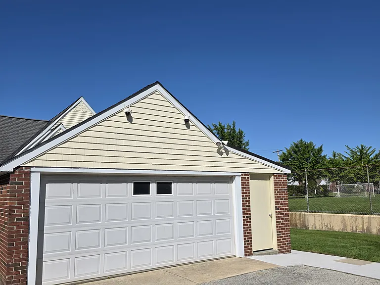 605 S Eagle Rd — Photo 25