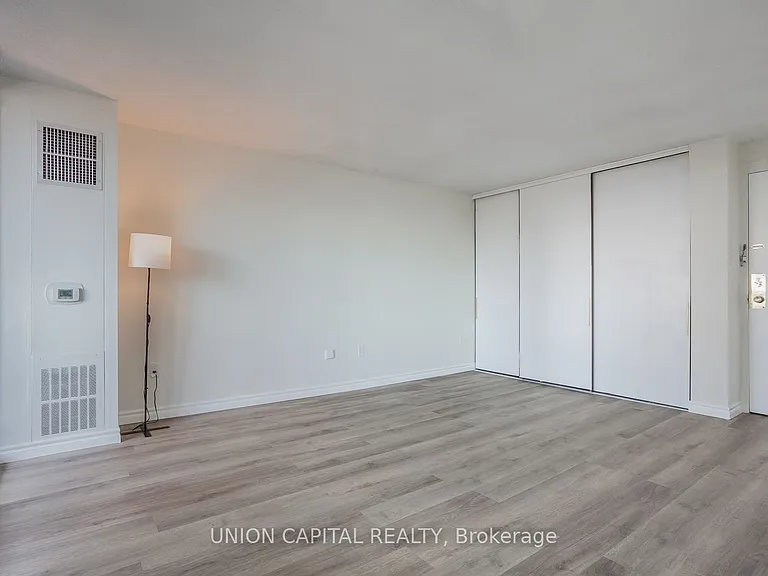 720 Spadina Ave #904 — Photo 4