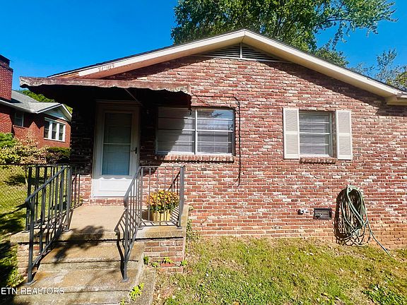 2nd image of 2815/2817 Pruden Dr NE