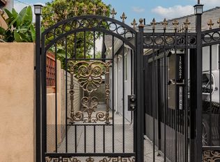 18841 Collins St, Tarzana, CA 91356