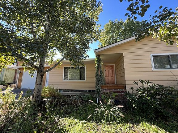 5th image of 10920 SE Cherry Blossom Dr Unit B