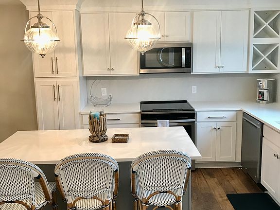 2nd image of 96 Seaspray Ct