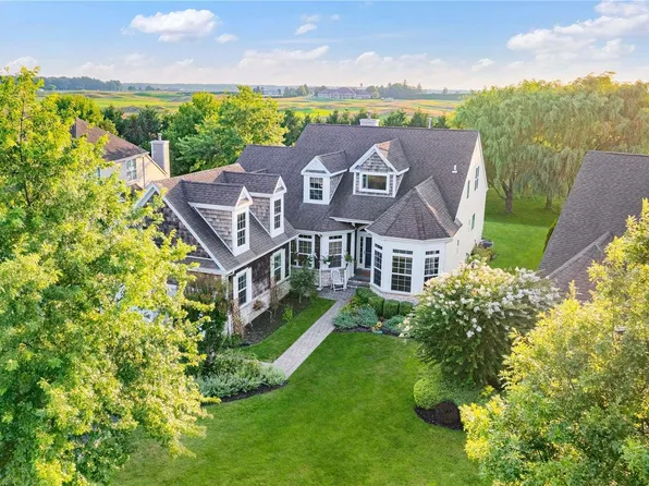 31 Foxglove Row, Aquebogue, NY 11931