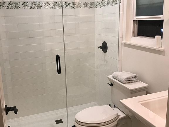 5th image of 555 Lytton Ave #4