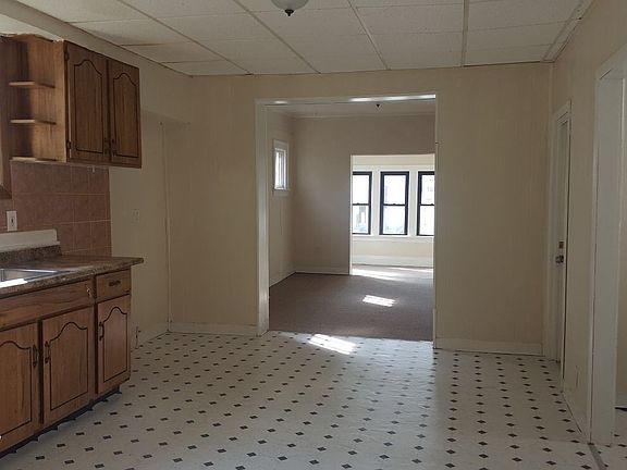 3rd image of 1045 West Ave