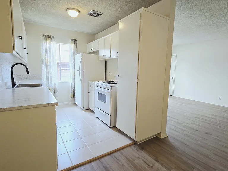 526 S Saint Andrews Pl #28 — Photo 17