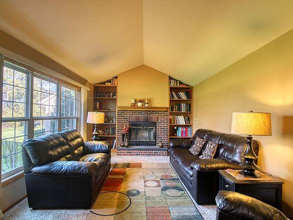 2nd image of W203N16386 White Oak Cir