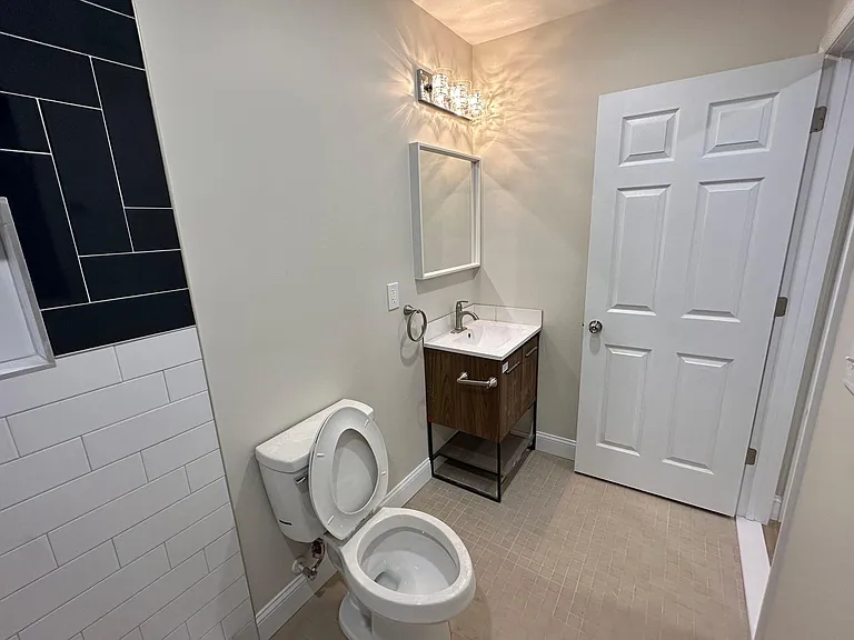 42 N 40th St #5 — Photo 4
