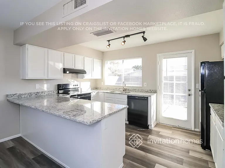 8509 W Golden Ln — Photo 8