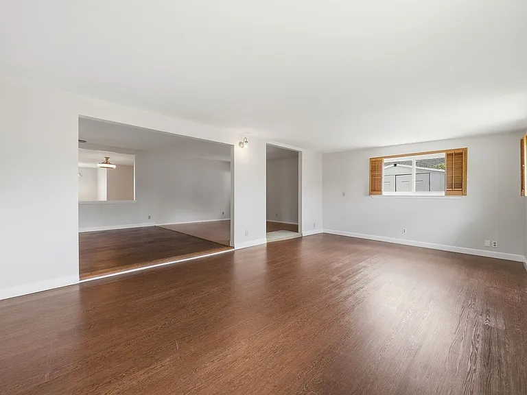 324 E Crystal Ave — Photo 4