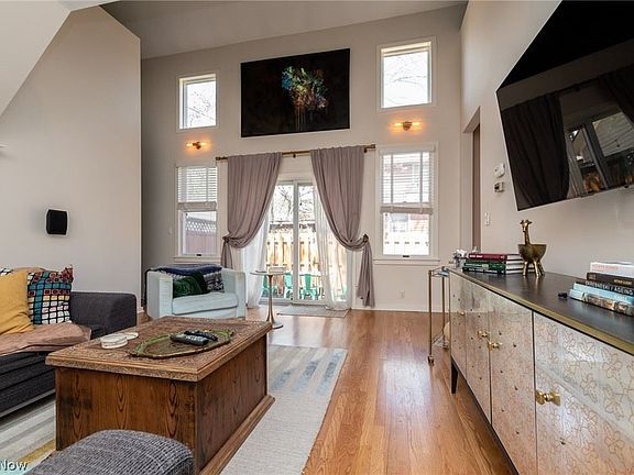 4th image of 1746 W 31st Pl