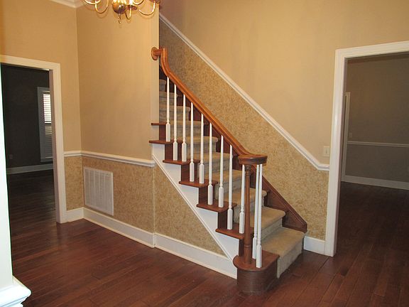 5th image of 200 Wickwood Dr