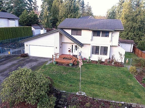 Edgewood well maintained 2217sf - 4 bed 2.5 bath