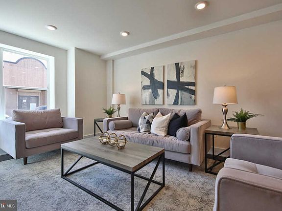 2nd image of 1516 N Randolph St #4