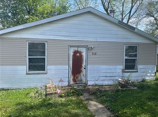 218 S Oak St, Maroa, IL 61756