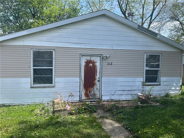 218 S Oak St, Maroa, IL 61756