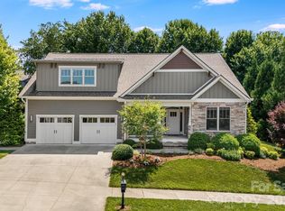 60 Barnrock Dr, Mills River, NC 28759