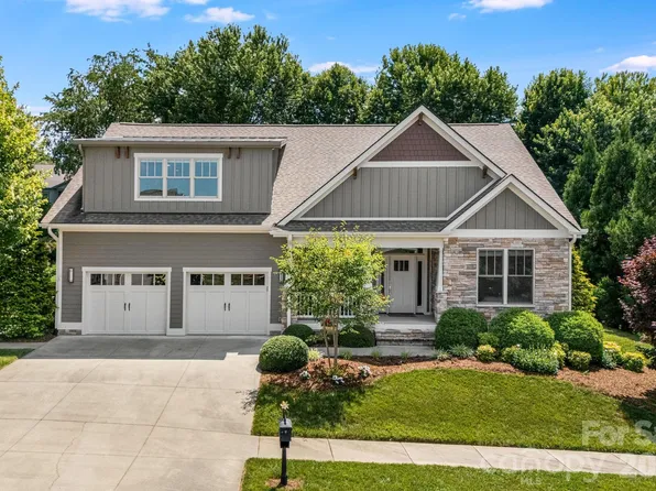 60 Barnrock Dr, Mills River, NC 28759