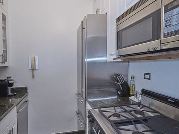 4th image of 166 E 63rd St APT 15K