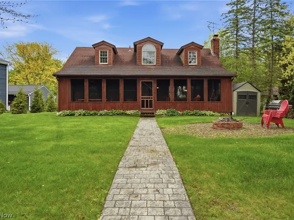 1537 Lake Crest Dr, Rock Creek, OH 44084