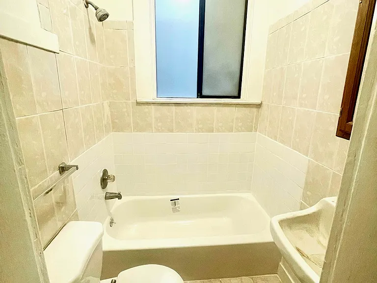 1220 Pine St #7 — Photo 4