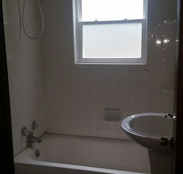1223 Roosevelt Ave — Photo 8