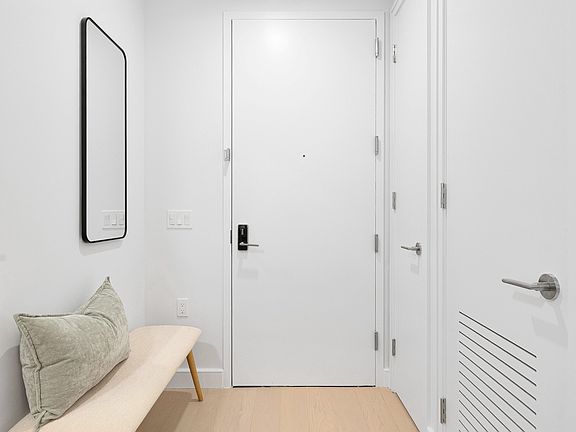 4th image of 622 11th Ave #209