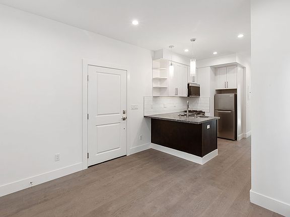 5th image of 1555 Oak St #850R