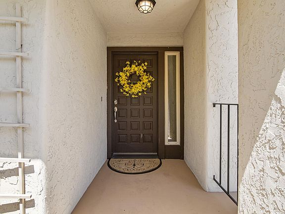 5th image of 34 Barcelona Cir