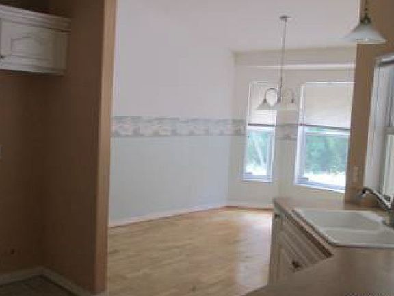 3rd image of 1001 37th Ave