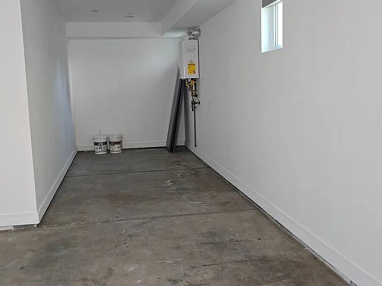 2250 W 14th St — Photo 15