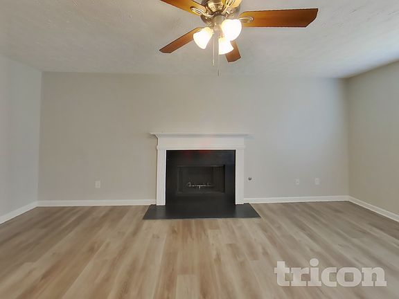2nd image of 2010 Redwood Trce