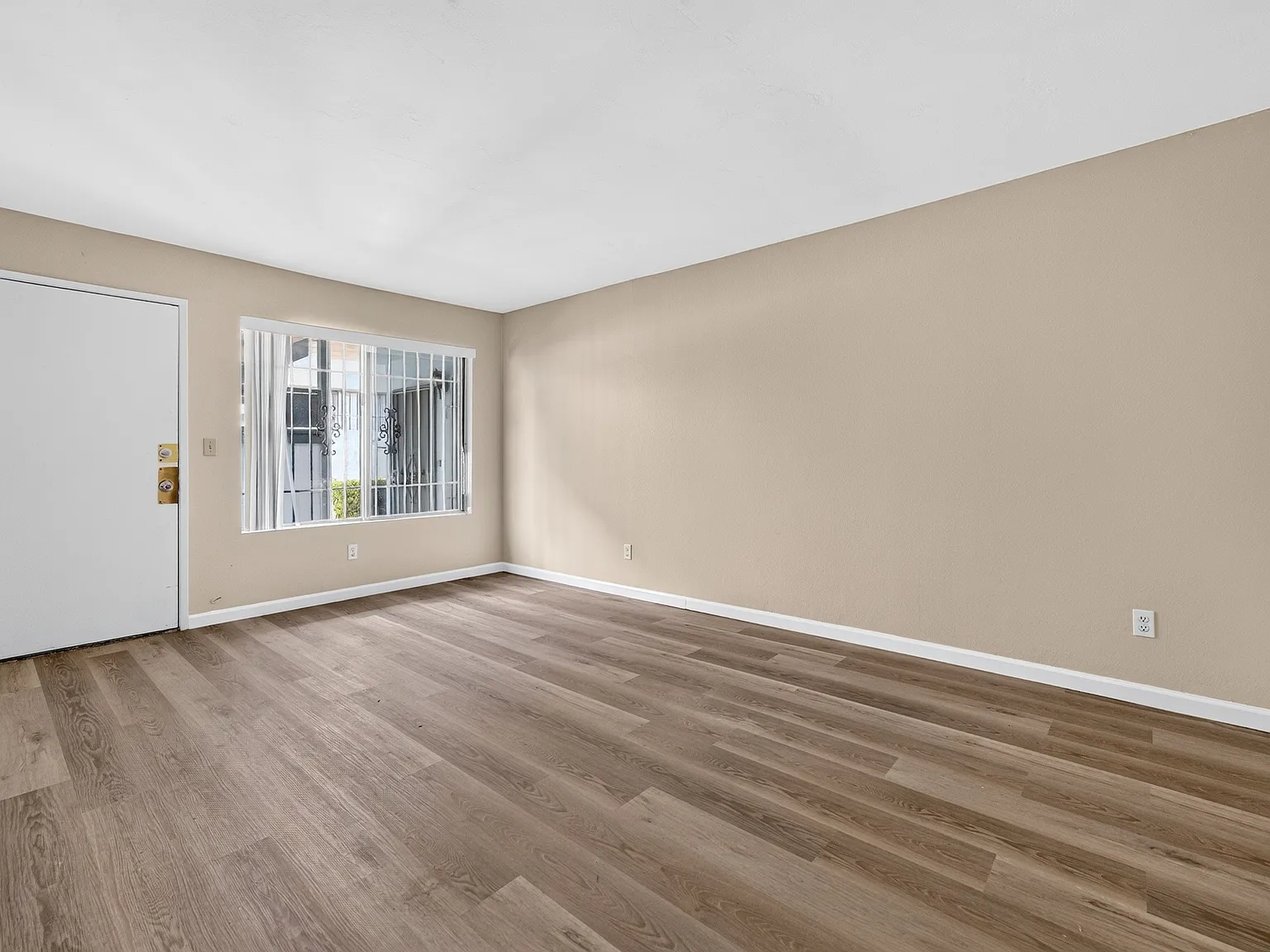 1 bed, 700 sqft, $1,750 — Photo 2