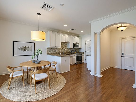 4th image of 1010 16th Ave S Unit 301
