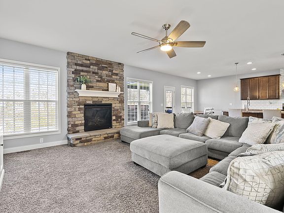 5th image of 615 Lucille Dr