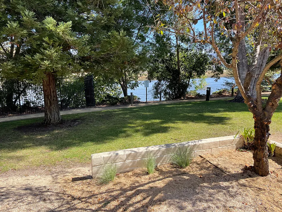 924 Marina Dr