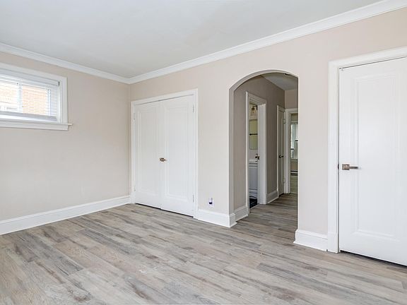 5th image of 4963 Winona Ave #1W