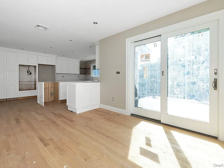 58 Marion Dr — Photo 7