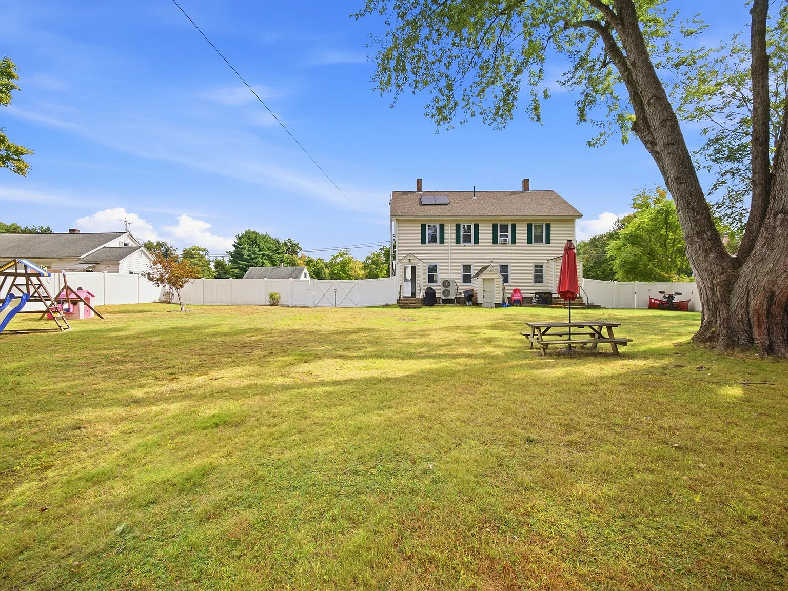 3 bed, 2378 sqft, $1,900 — Photo 4