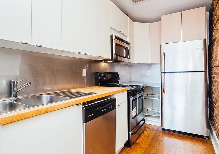568 Willoughby Ave #3 — Photo 8