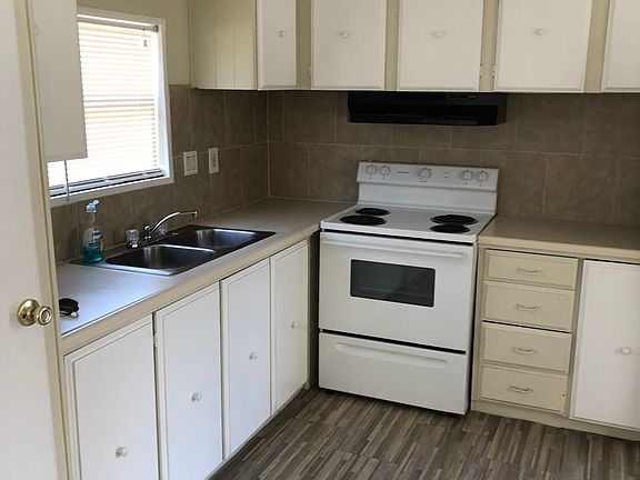2nd image of 4637 Dunkeld Ave