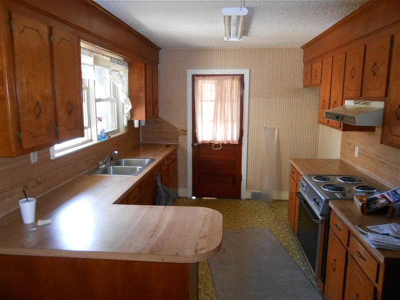 2nd image of 308 Beverly Dr
