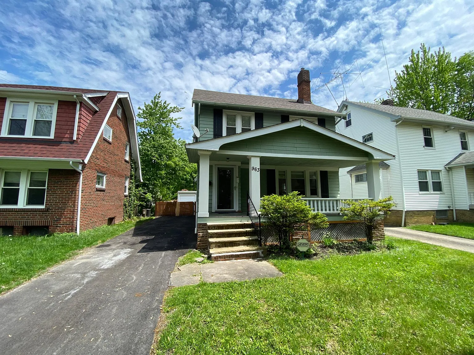 3 bed, 1.5 bath, 1440 sqft, $2,000 — Photo 1