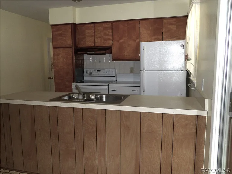 9381 S Istachatta Rd — Photo 2