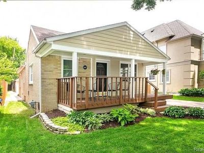 687 Smith Ave, Birmingham, MI, 48009