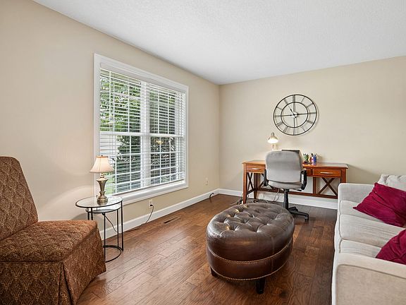 5th image of 834 Stone Church Ln