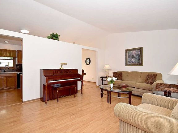 3rd image of 2231 Oakdale Cir